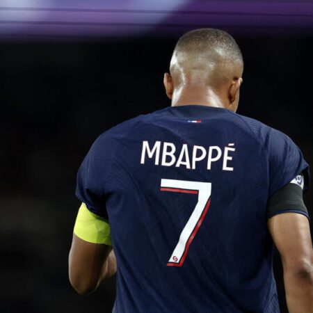 O Real Madrid aguarda uma declaração pública de Mbappé para dar continuidade às negociações.