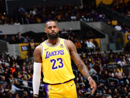 LeBron James espera seguir no time dos Lakers e jÃ¡ pensa nos Jogos OlÃ­mpicos.