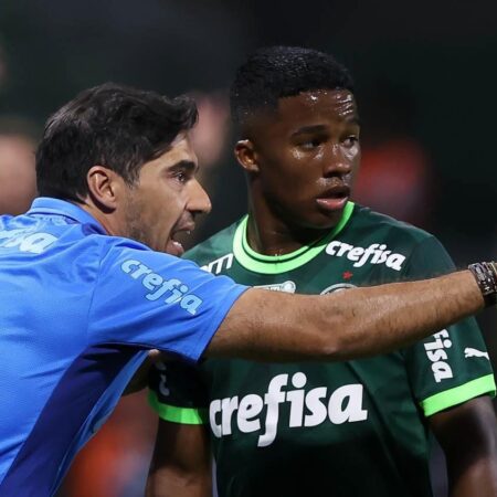 Abel Ferreira faz um alerta para os jovens do Palmeiras: “Acham que podem ser o próximo Endrick”.